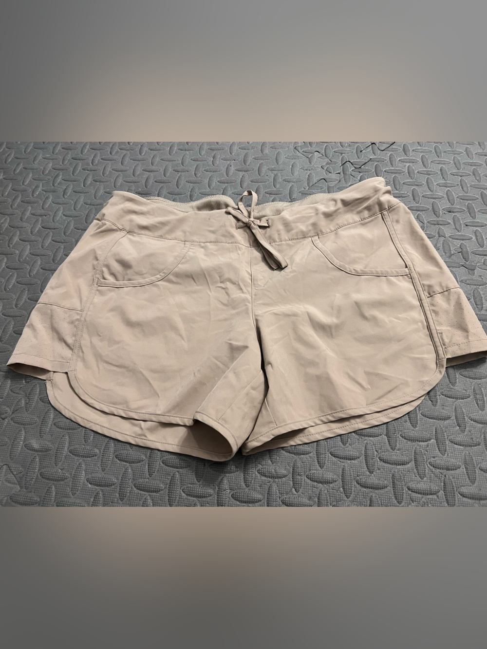 Women’s Magellan tan short large